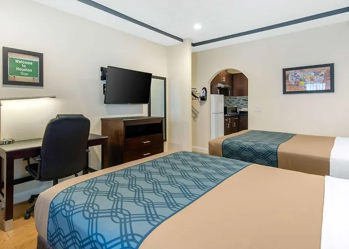 Red Star Inn & Suites